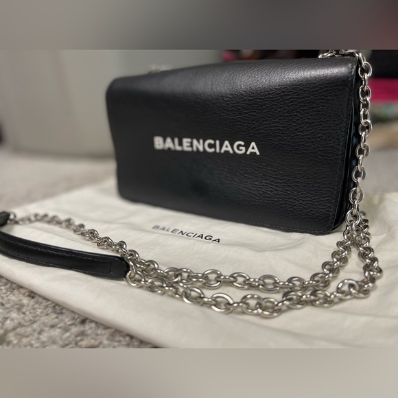 Balenciaga, Black Leather Crossbody w/ Front Closure. Includes Dust Bag. - Picture 8 of 16